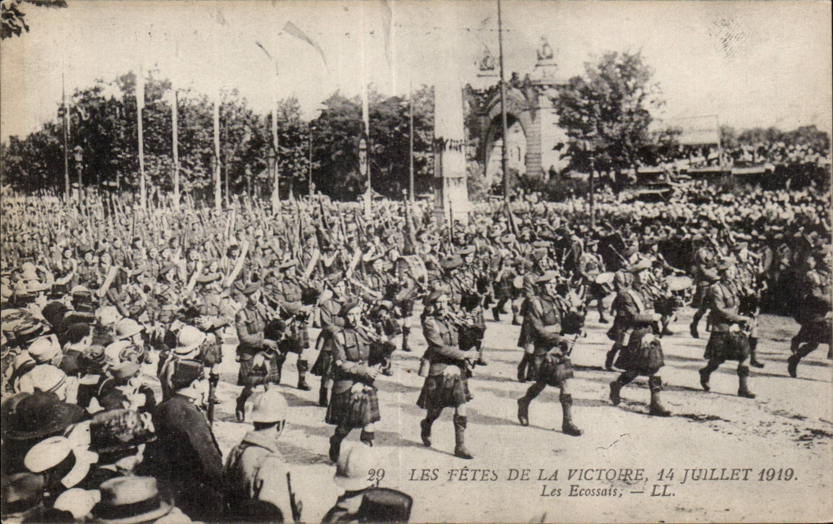 Las Fiestas de la Victoria, 14 de julio de 1919 — Los Escoceses — LL. n°29