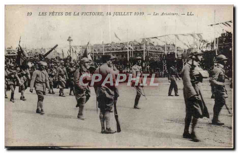 CPA Militaria Paris Les fetes de la victoire 14 juillet 1919 Les aviateurs 