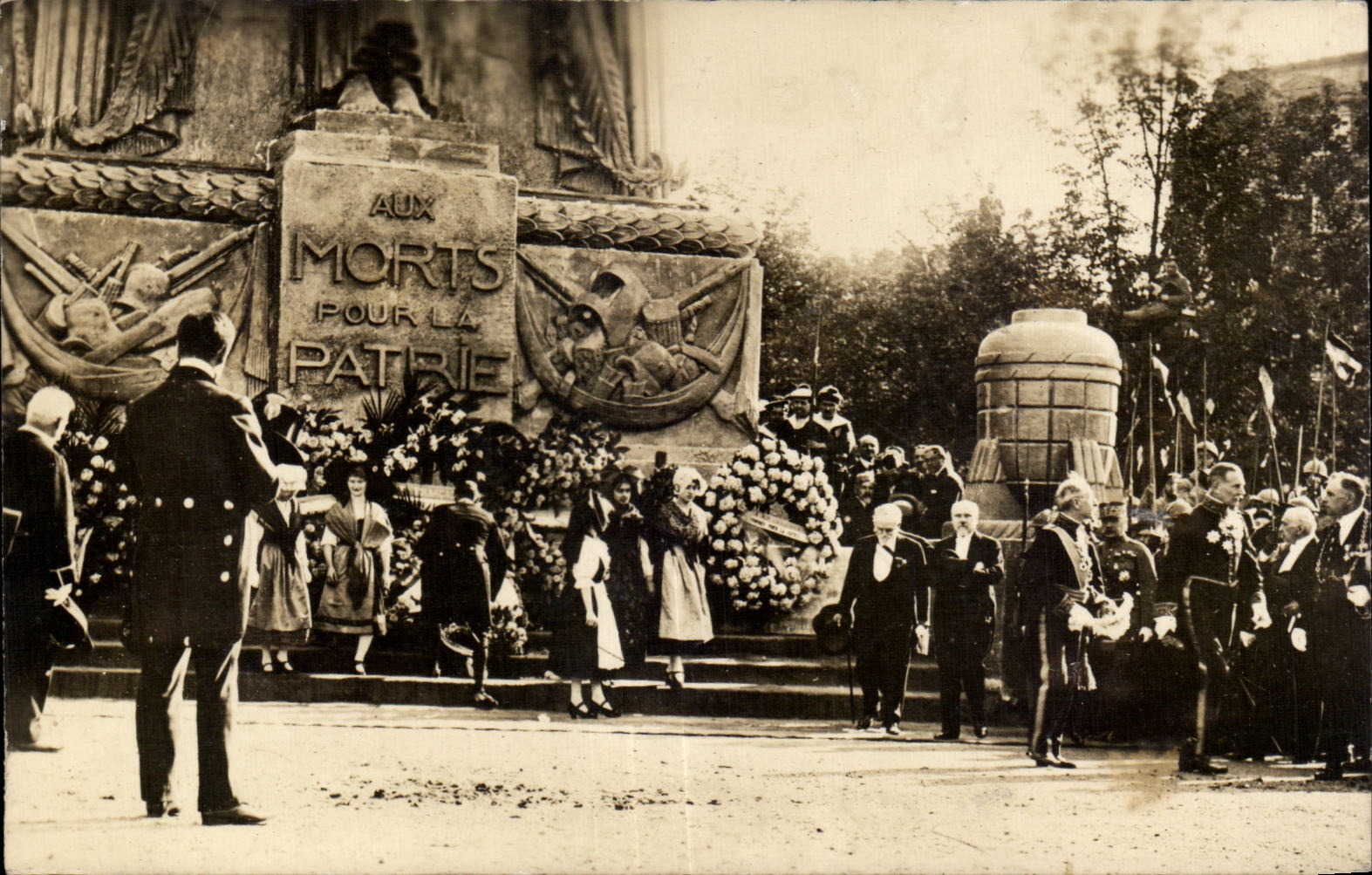 CPA Militaria Fetes de la Victoire 