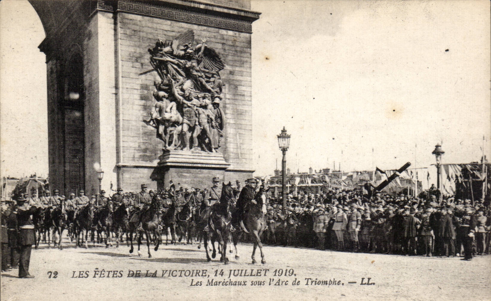 CPA Militaria Fetes de la Victoire 14 juillet 1919 Paris Arc de Triomphe Les marechaux 