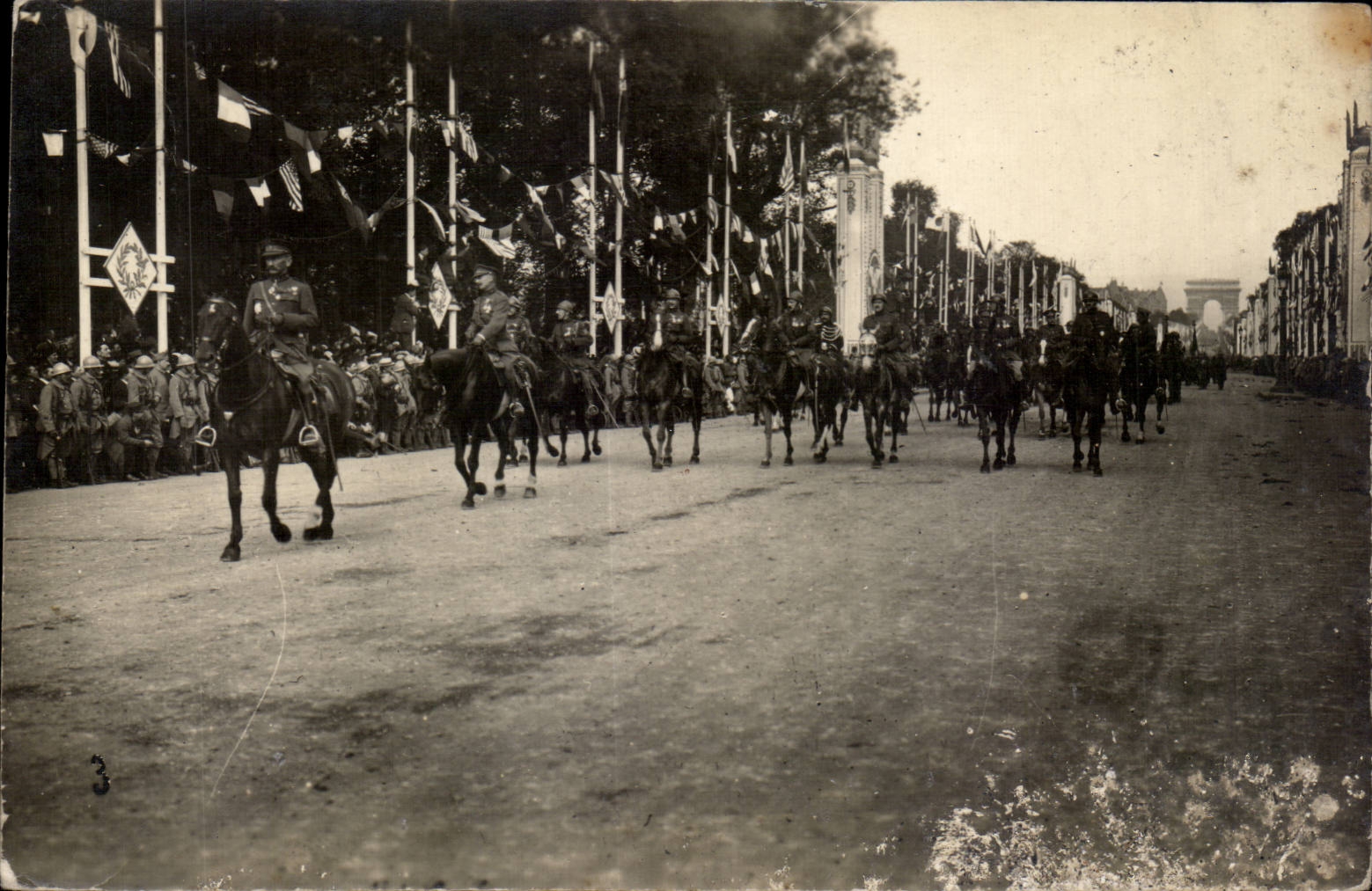 CPA Militaria Fetes de la Victoire 14 juillet 1919 Paris Arc de Triomphe Champs Elysees