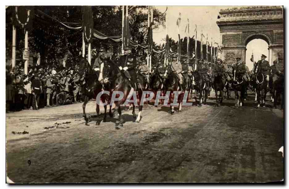 CPA Militaria Fetes de la Victoire 14 juillet 1919 Paris Les marechaux Joffre Foch Arc de triomphe 