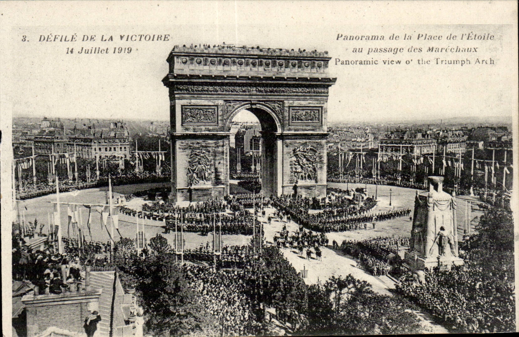 CPA Militaria Les fetes de la victoire 14 juillet 1919 panorama de la place de l etoile au passage des marechaux 