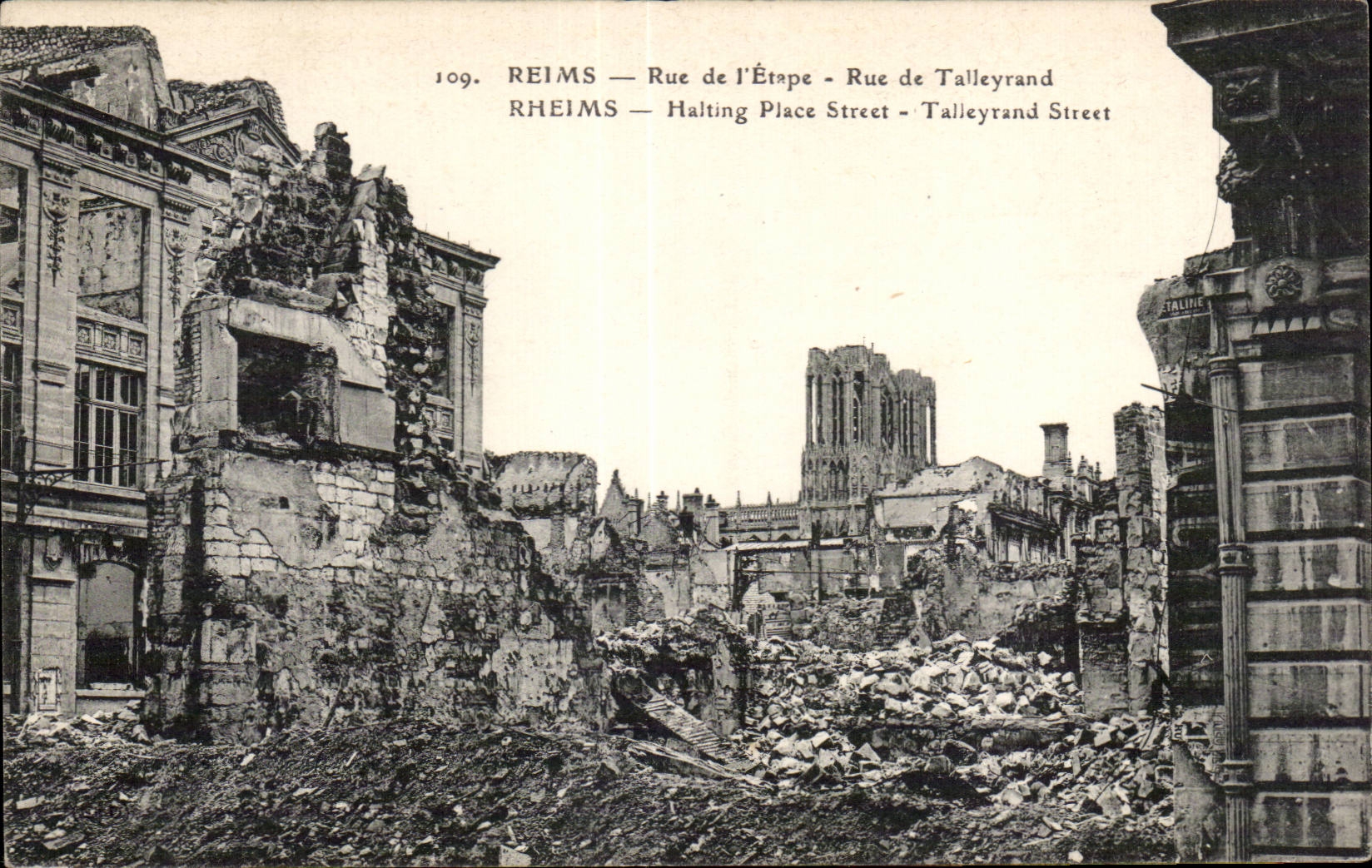 CPA Militaria La grande guerre 1914 Reims Rue de l etape 