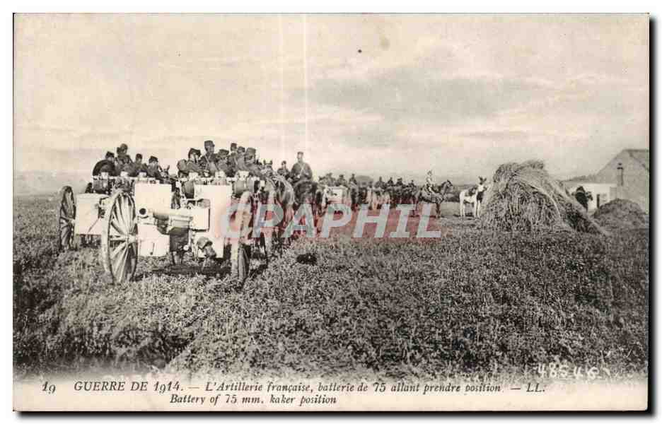 CPA Militaria Guerre de 1914 L artillerie francaise batterie de 75 allant prendre position 