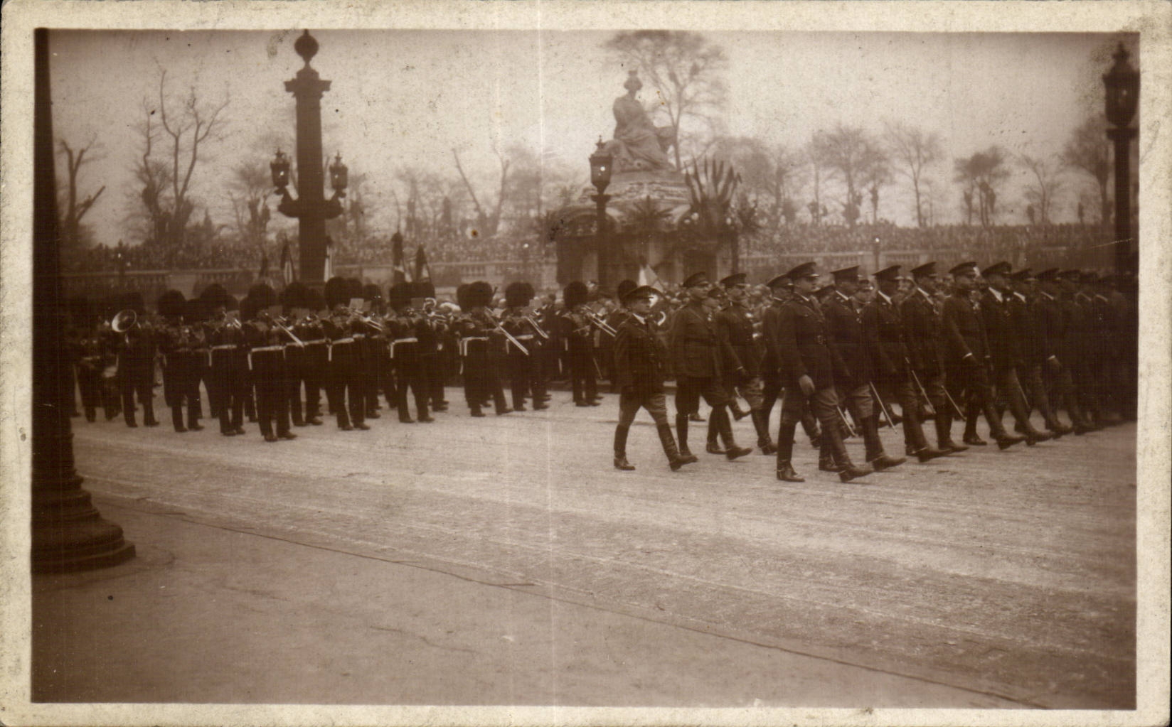 CPA Militaria Funerailles du Marechal Foch 26 mars 1929 Delegations militaires americaine et anglaise 