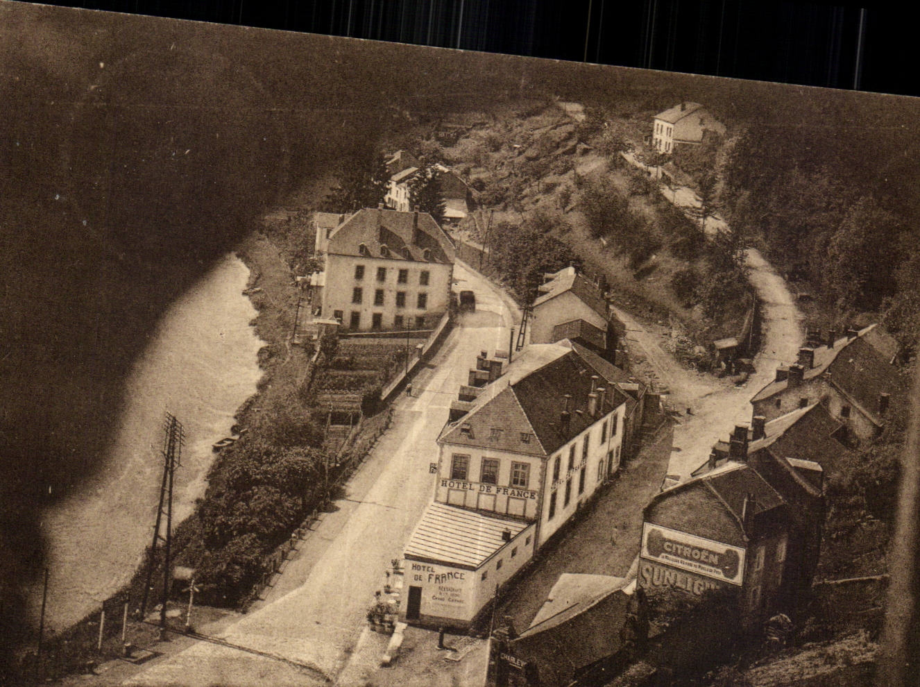 Bouillon — Vue aérienne de l'Hôtel de France — Éditeur Emi. Thill, Bruxelles