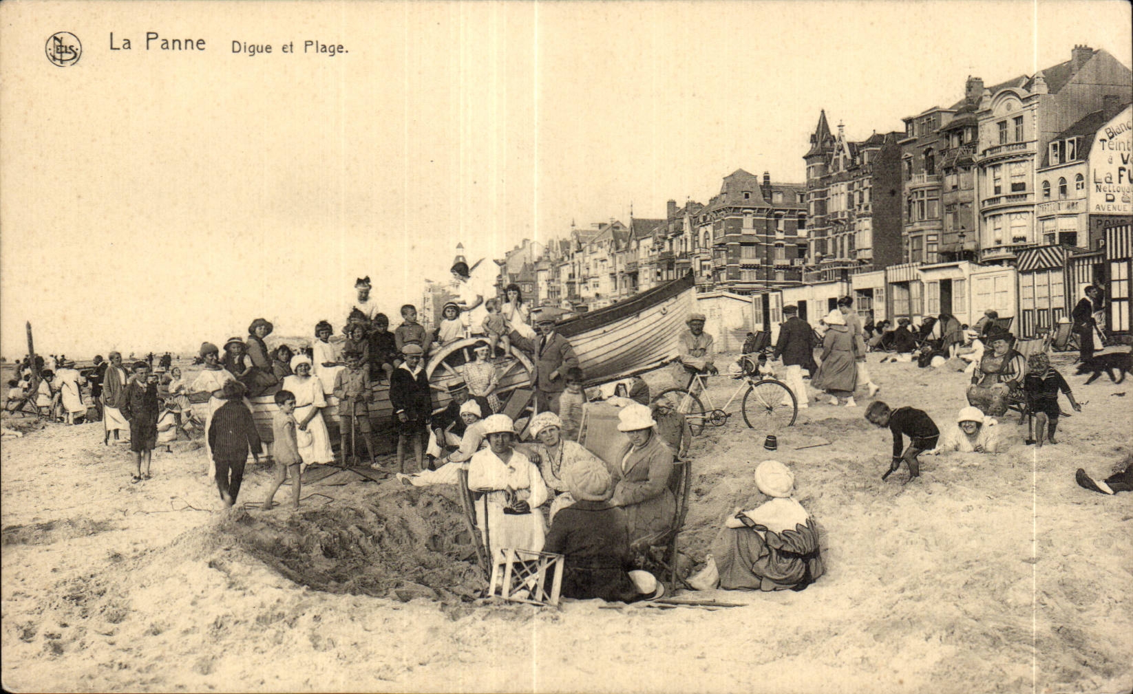 CPA Belgique La panne Digue et plage 