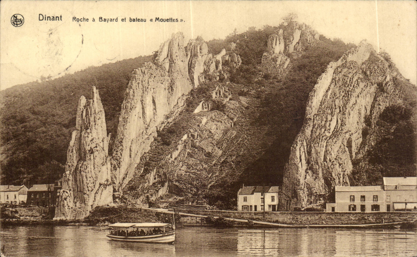 CPA Belgique Dinant Roche et Bayard et bateau Mouettes
