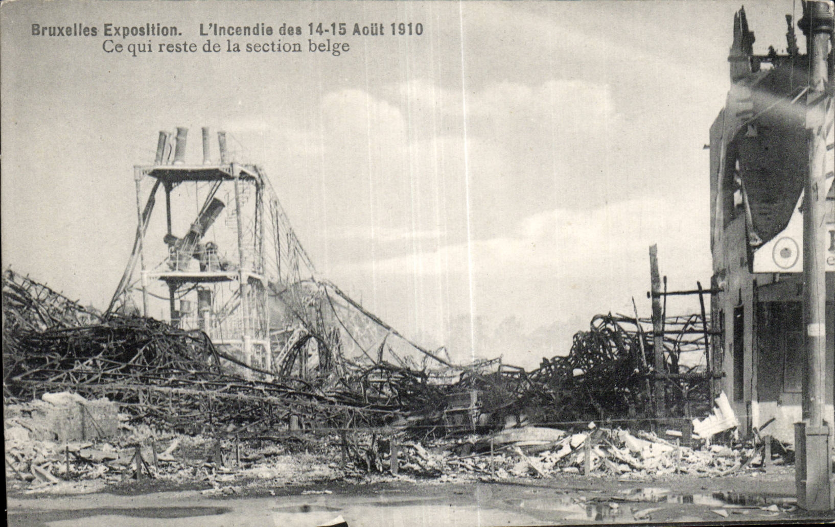 CPA Belgique Bruxelles Exposition L incendie des 14 et 15 aout 1910 Ce qui reste de la section belge 
