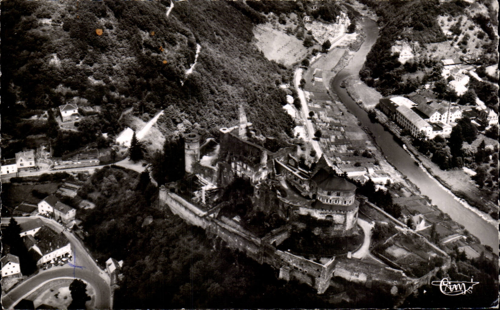 CPSM Luxembourg Vianden Vue aerienne Le chateau