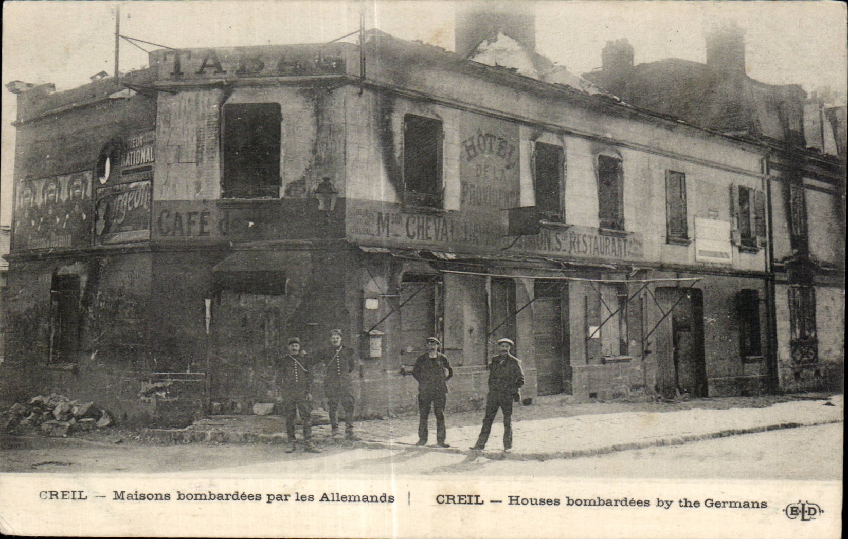 CPA Militaria Creil Maisons bombardees par les allemands