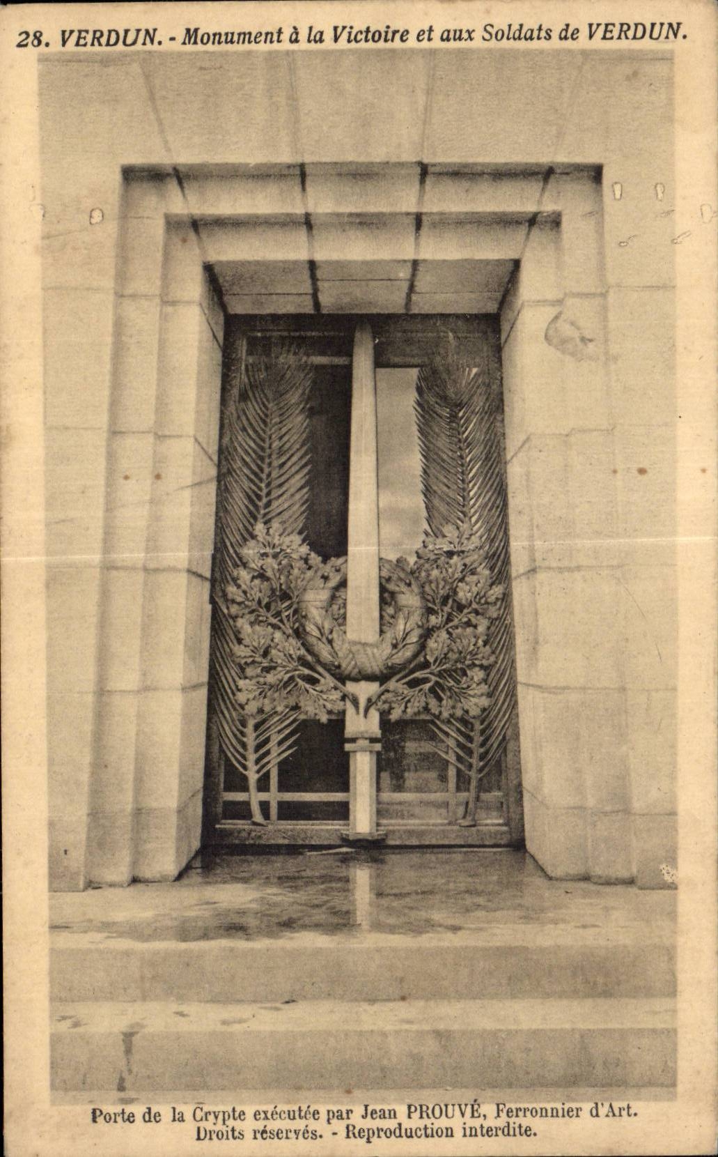 Verdun - Monument à la Victoire et aux Soldats de Verdun — Porte de la Crypte exécutée par Jean PROUVÉ, Ferronnier d'Art.