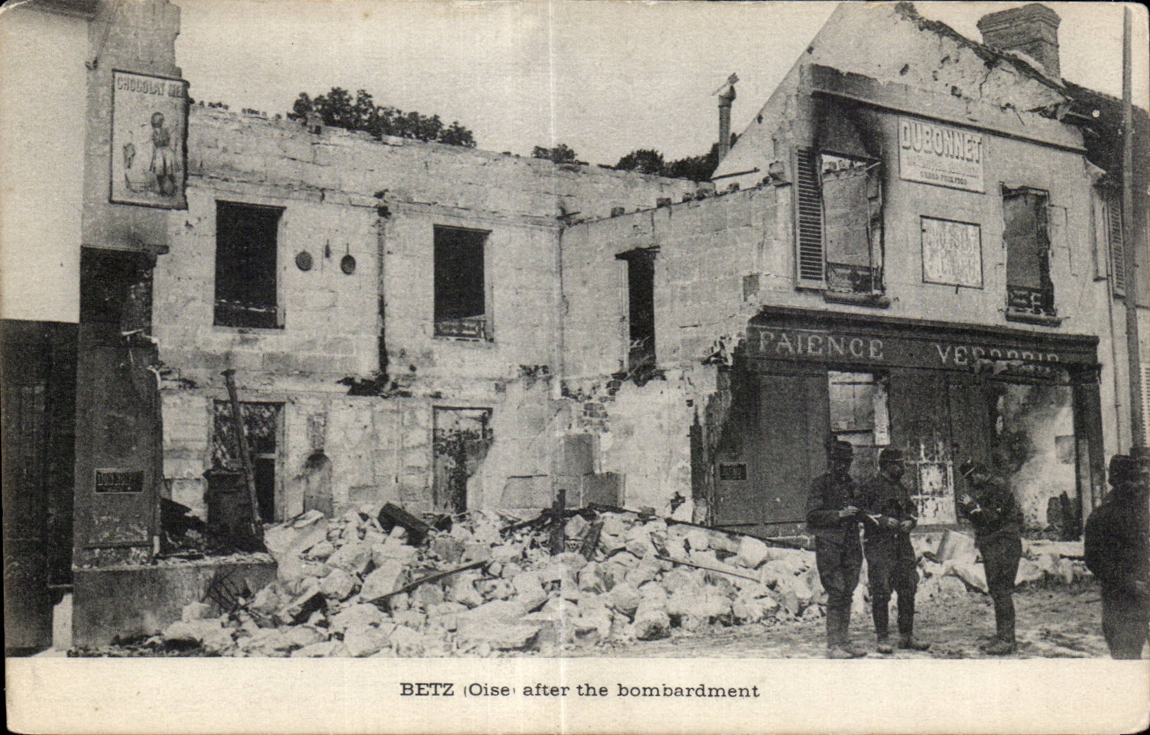 CPA Militaria Betz apres le bombardement 