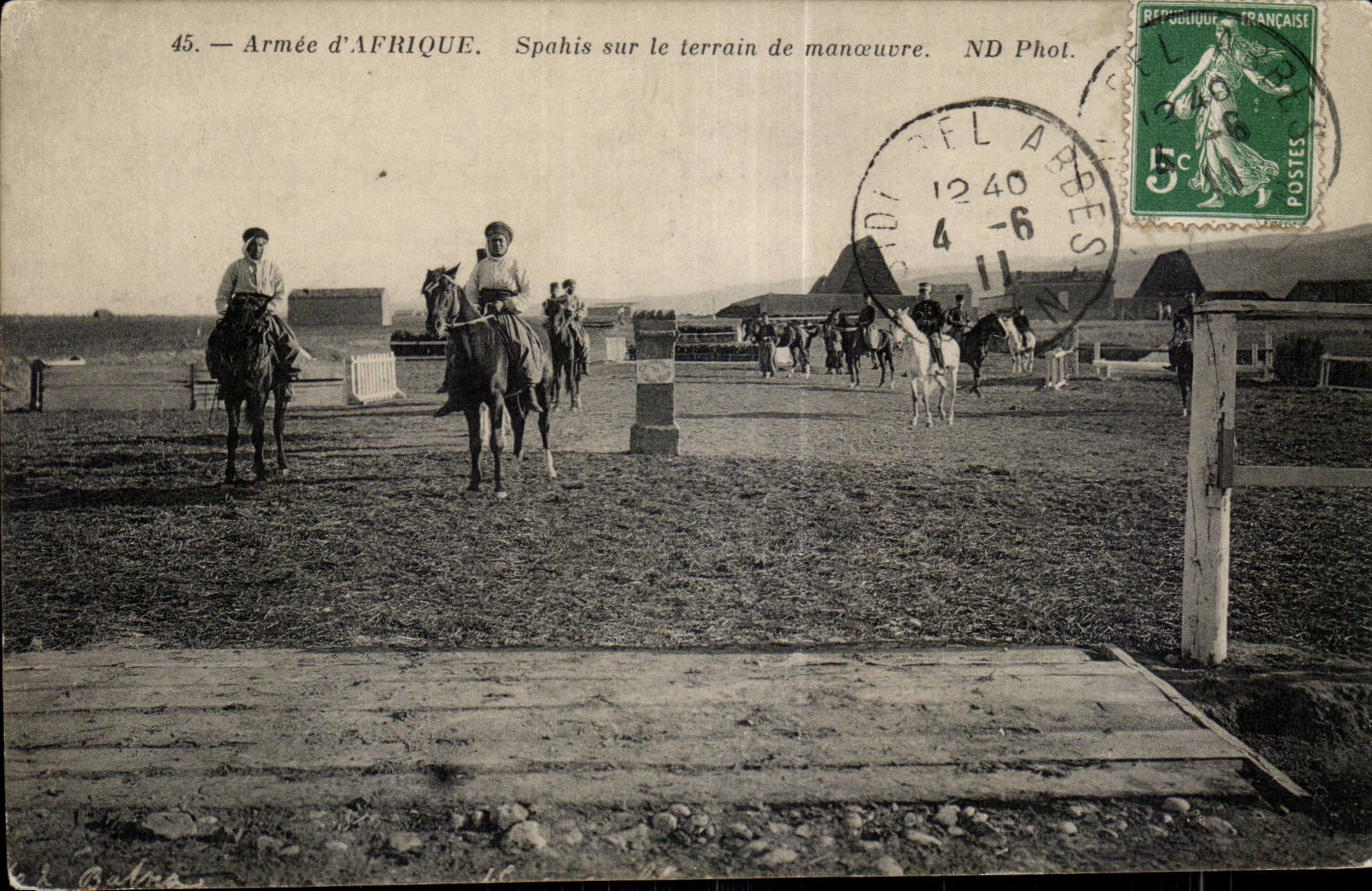 Armée d'AFRIQUE — Spahis sur le terrain de manœuvre — ND Phot.