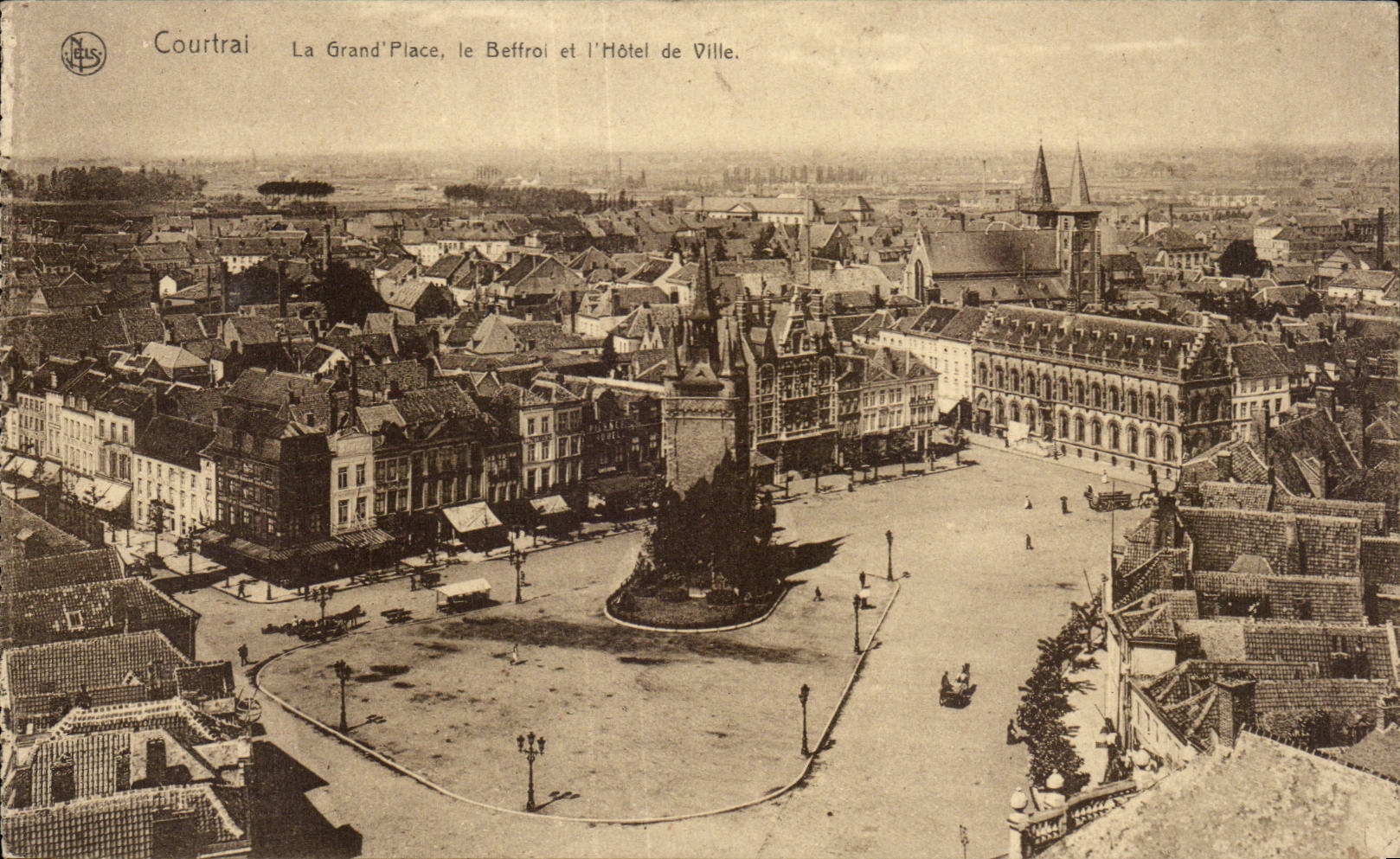 CPA Belgique Courtrai La grand place Le beffroi et l hotel de ville 