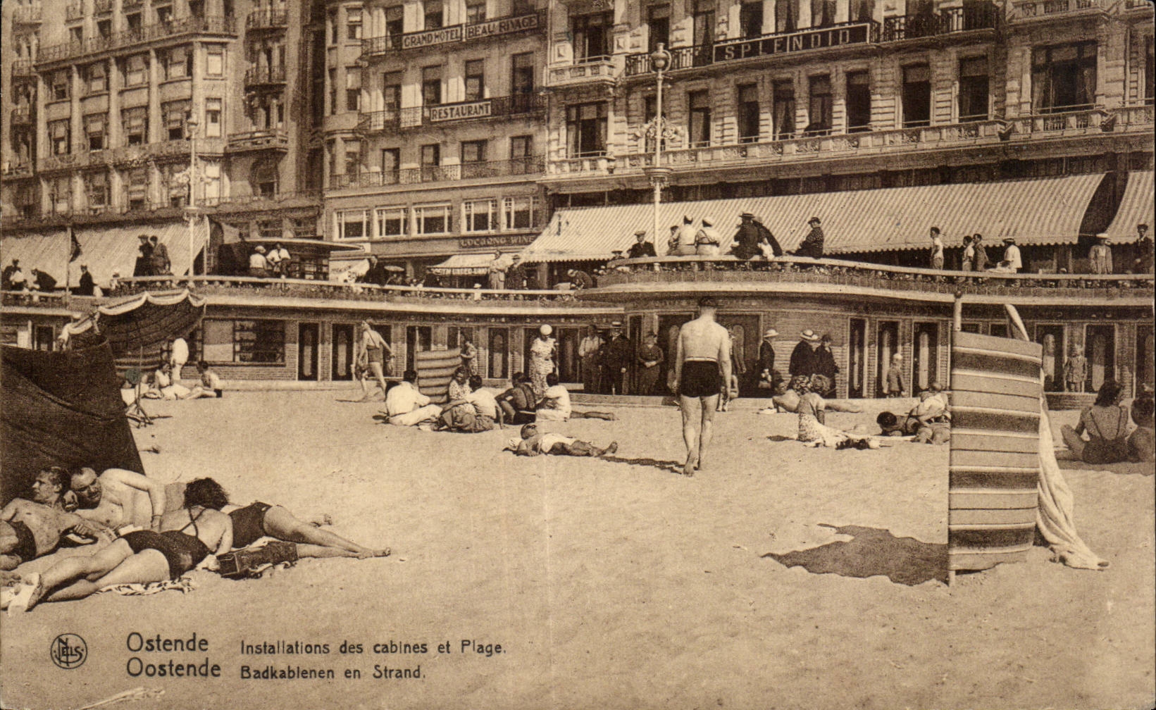 CPA Belgique Ostende Installations des cabines et plage 