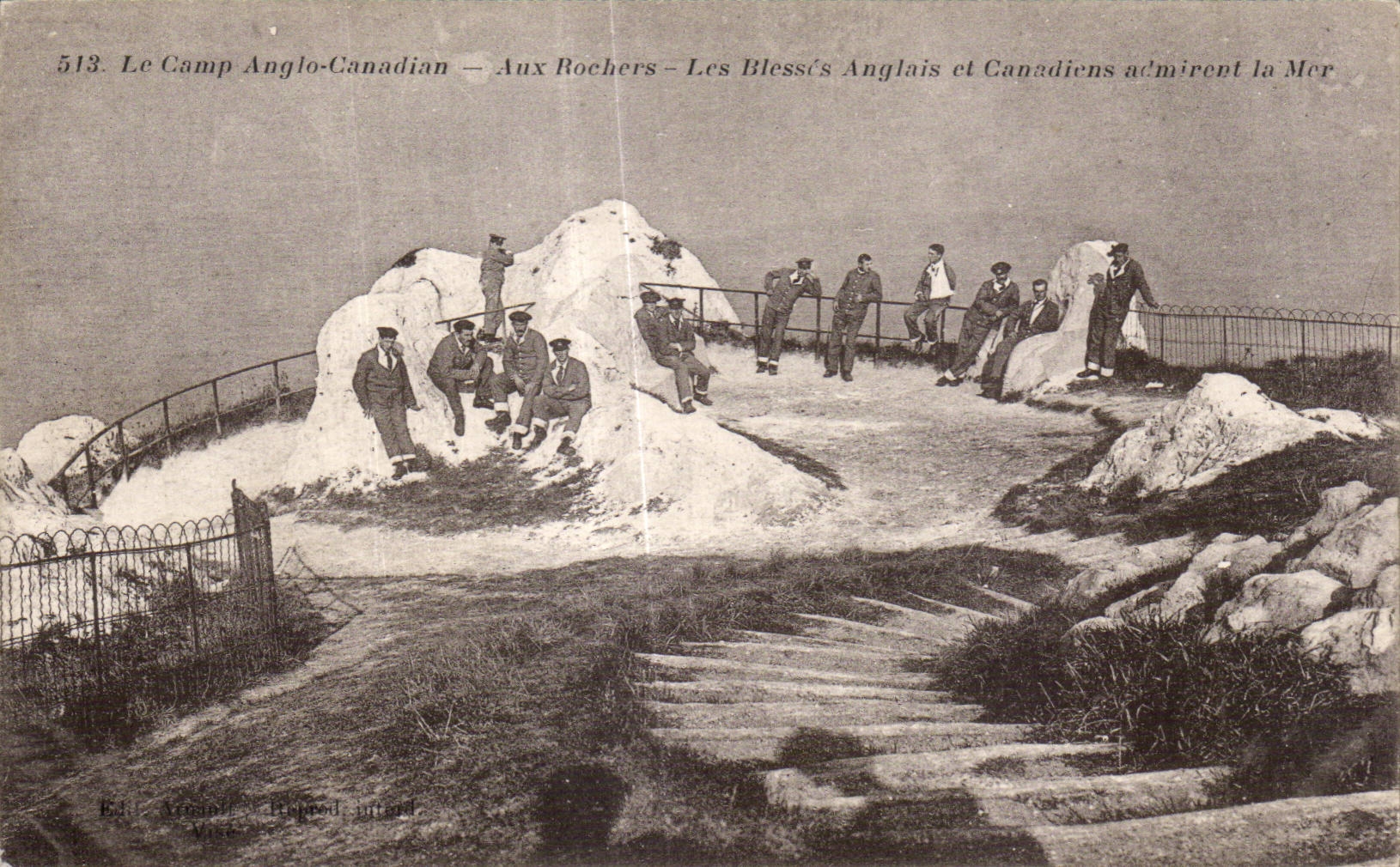 CPA Le camp Anglo Canadian aux Rochers Les Blesses Anglais et Canadiens admirent la mer Militaria 