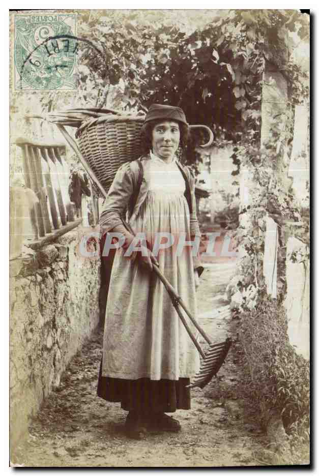 Femme paysanne avec panier et râteau — Vézelay — édit. anonyme