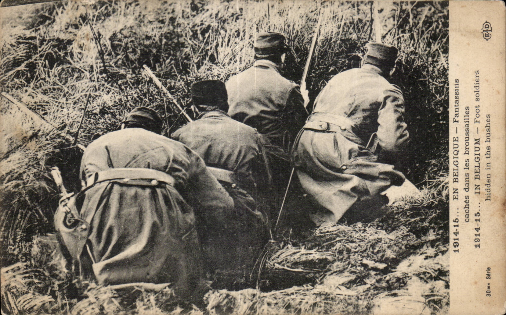 Soldats français cachés dans les broussailles — Belgique — 1914-15 — Série 30 — Éditeur E. F. L. B.