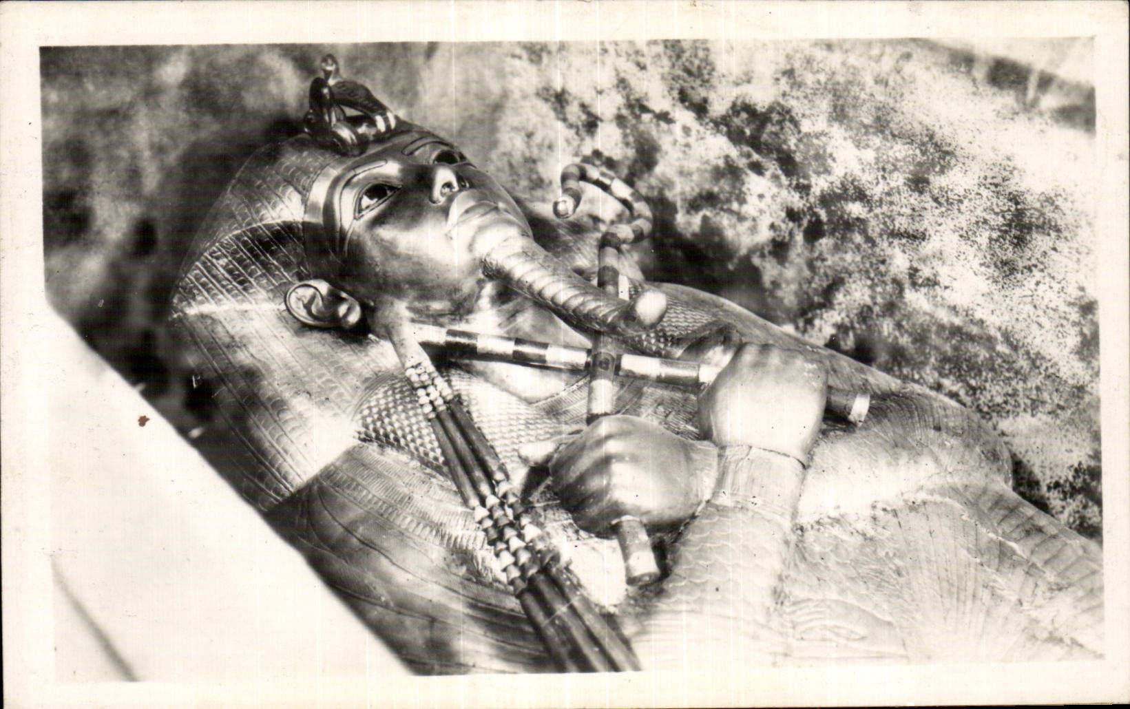 Thèbes — Tombe de Tut-Ankh-Amen — Le Mummy du Roi dans le Sarcophage