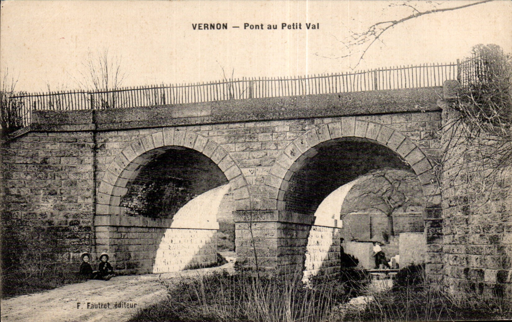 CPA Vernon Pont au petit Val Enfants