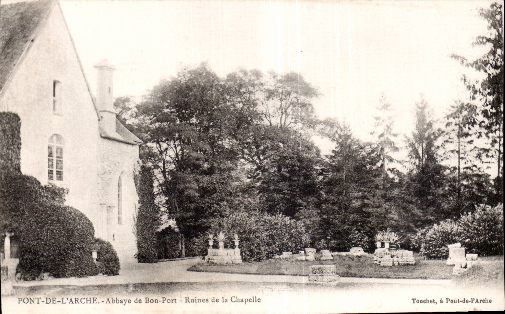 Pont-de-l'Arche - Abbaye de Bon-Port - Ruines de la Chapelle — Touched, à Pont-de-l'Arche