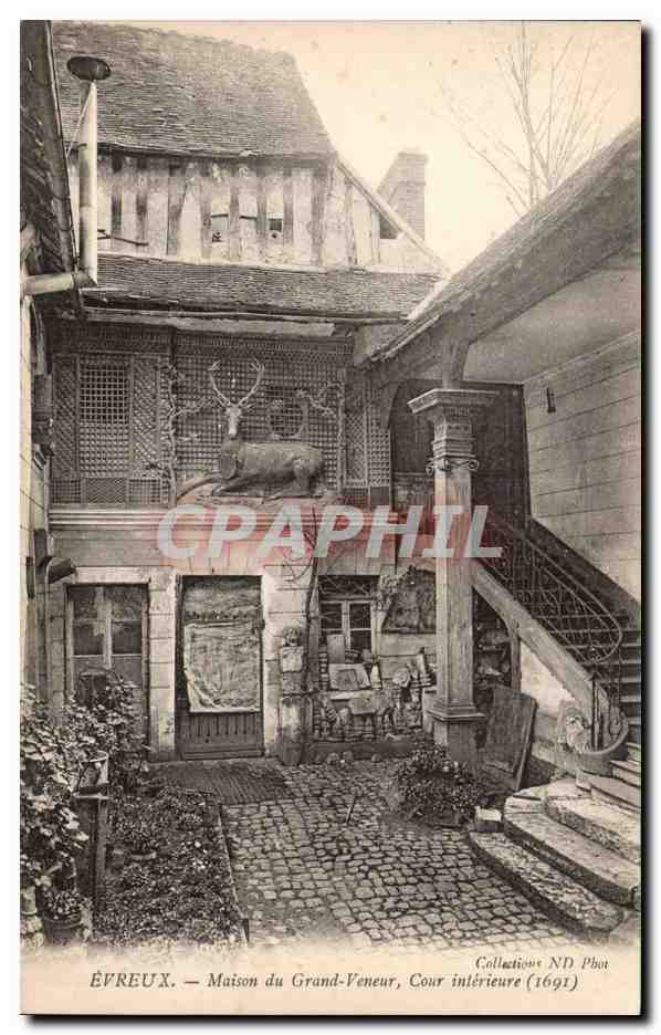 CPA Evreux Maison du grand veneur cour interieure (1691) Cerf