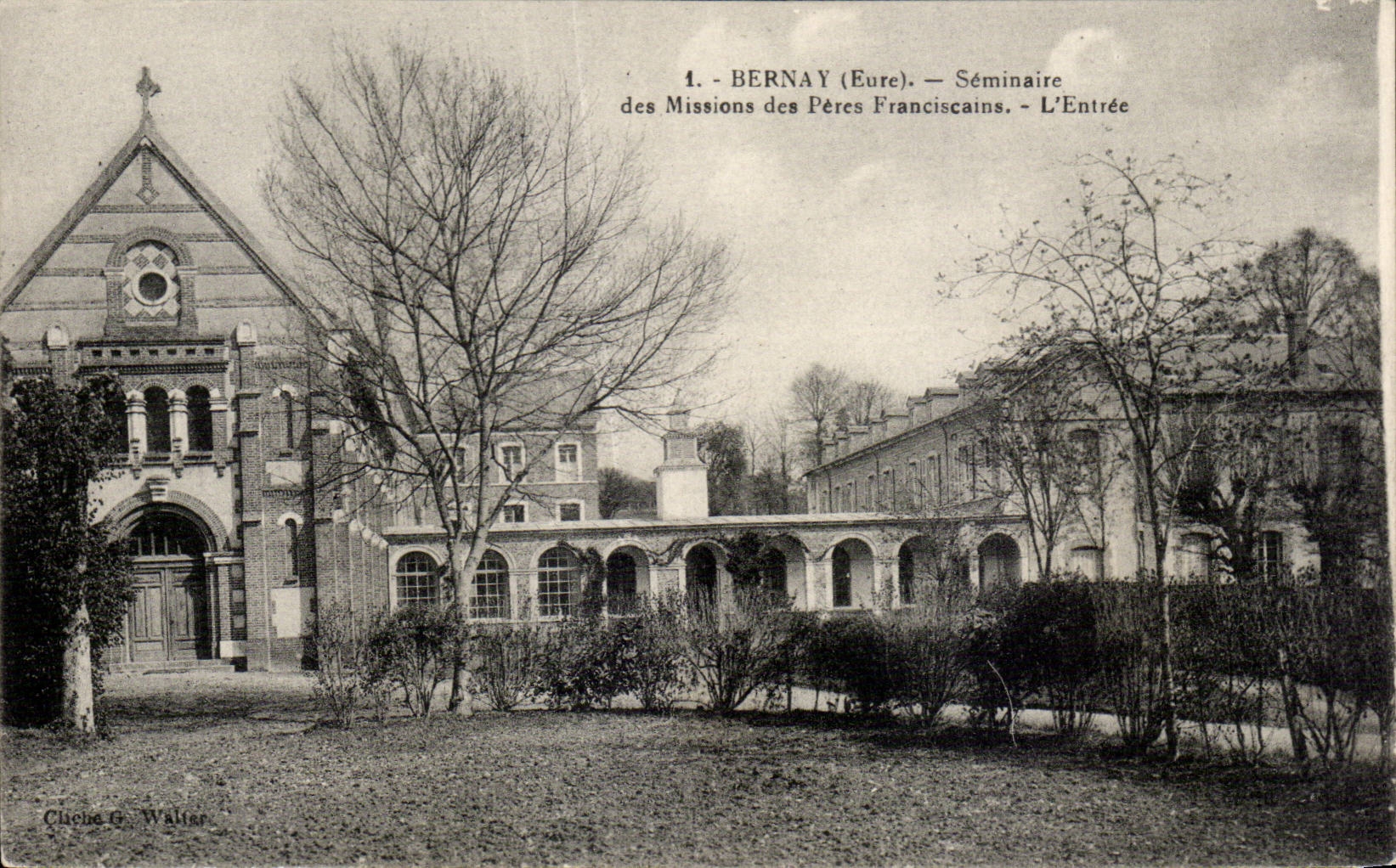 Bernay (Eure) — Séminaire des Missions des Pères Franciscains — L'Entrée