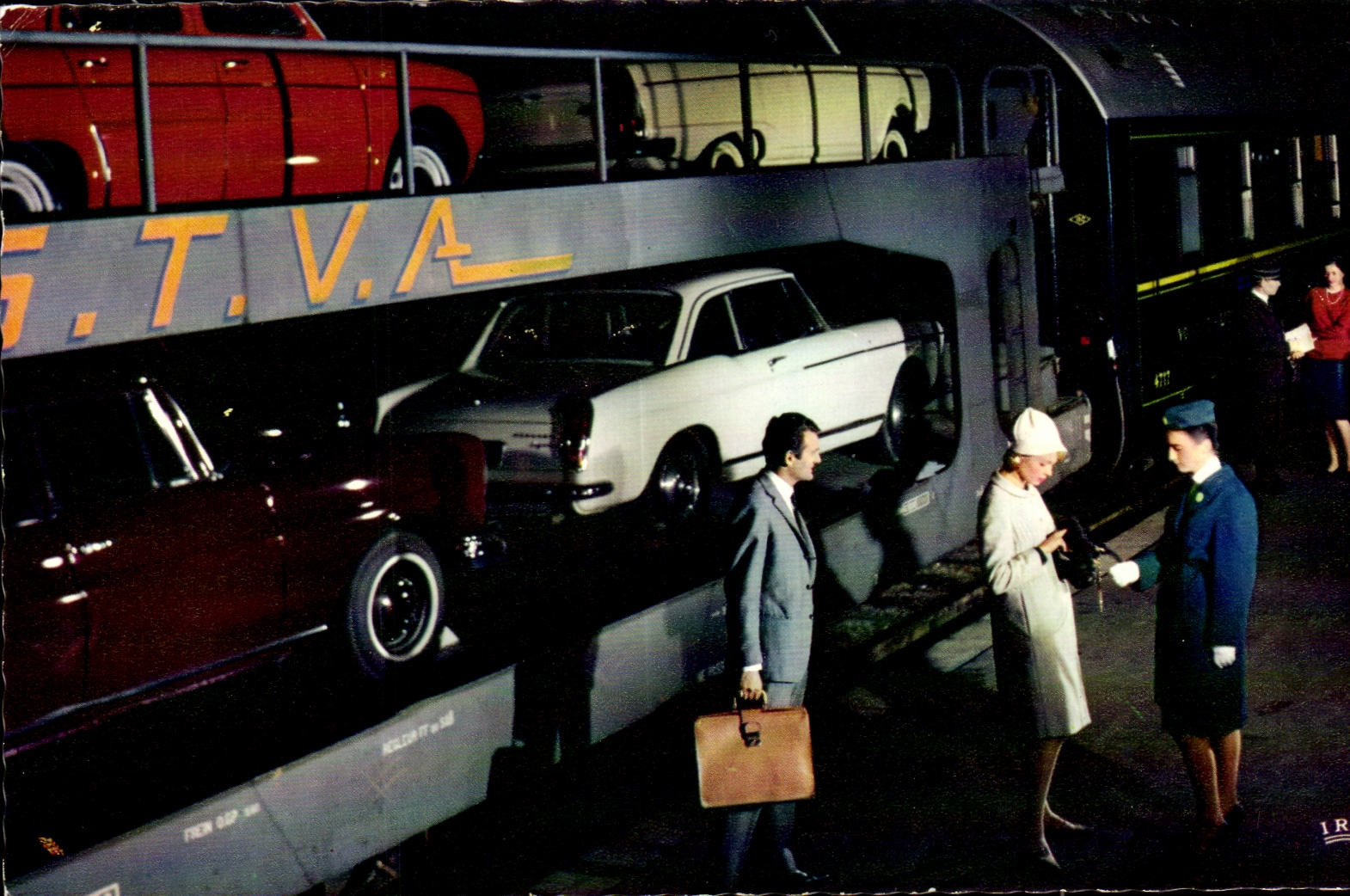 CPSM Chemins de fer francais Train Auto Couchettes Car sleeper Express 