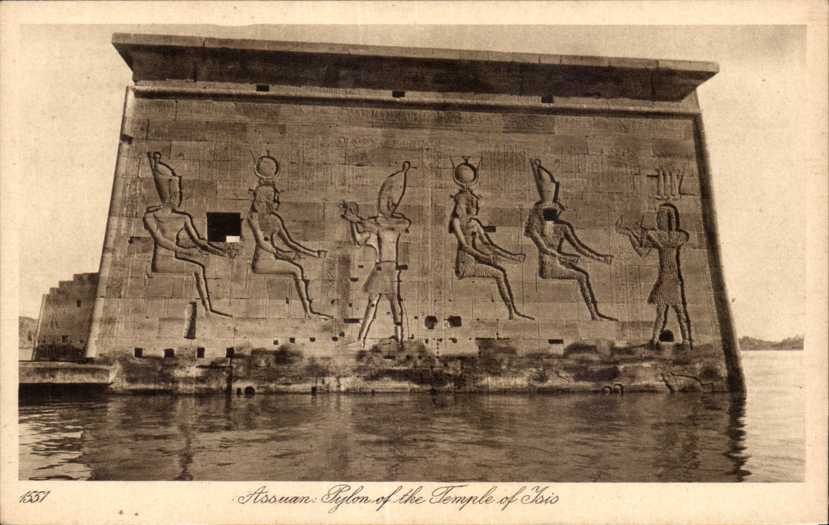 Assouan: Pylon of the Temple of Isis — éditeur Lehndrock & Landrock, n° 1551
