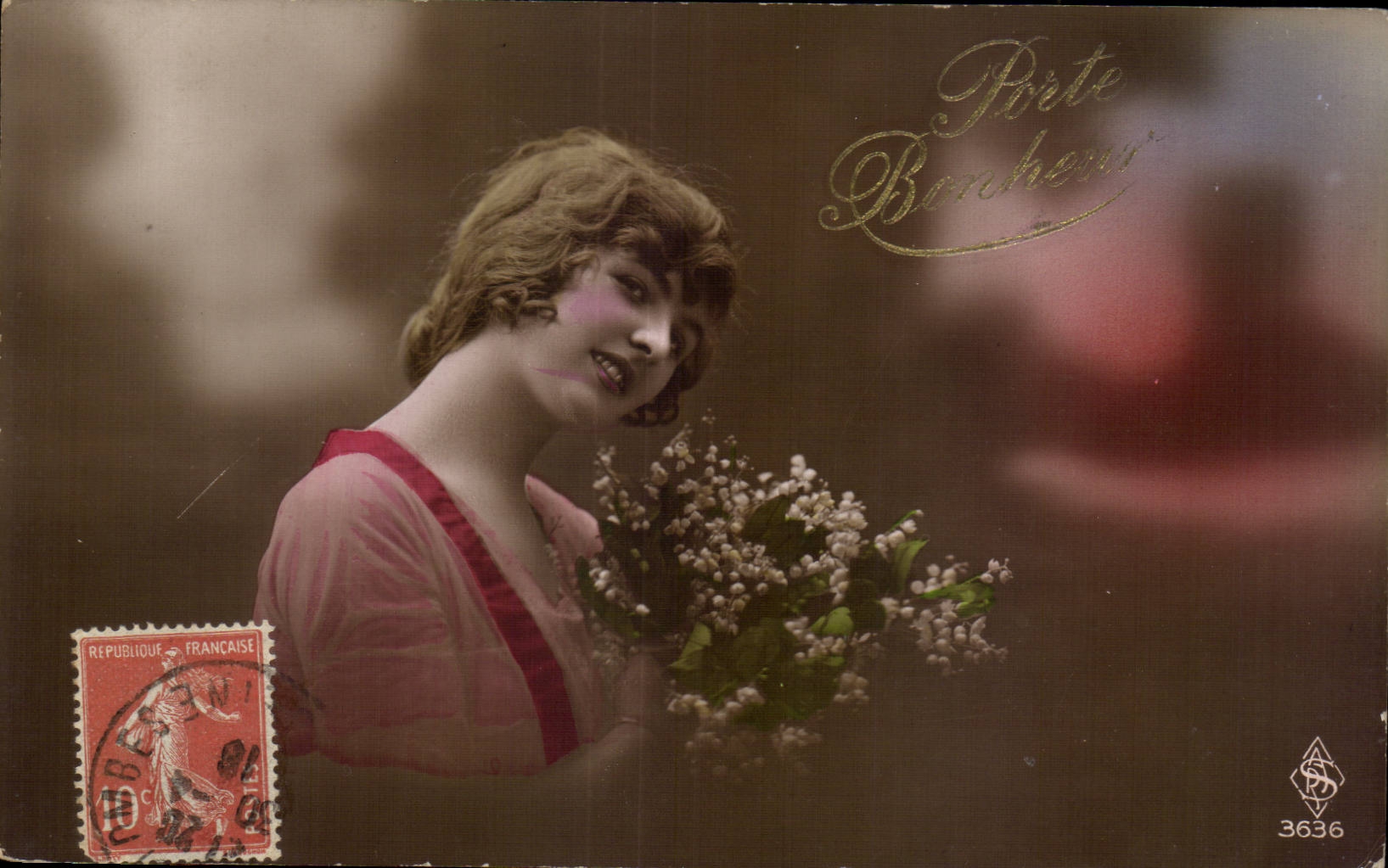 Jeune femme avec bouquet de muguet — éditeur Porte Bonheurs, n° 3636