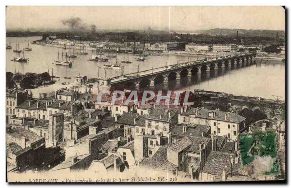 CPA Bordeaux Vue ginirale prise de la Tour St Micbel