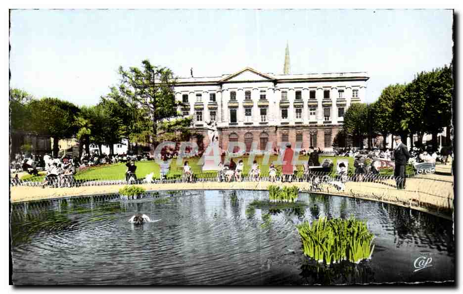CPA Bordeaux Les Jardins de I Hotel de Ville