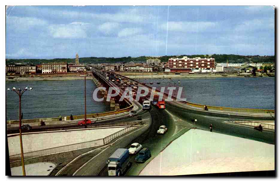 CPA Bordeaux Le Pont sur la Garonne Facade des Quais des Queyries 