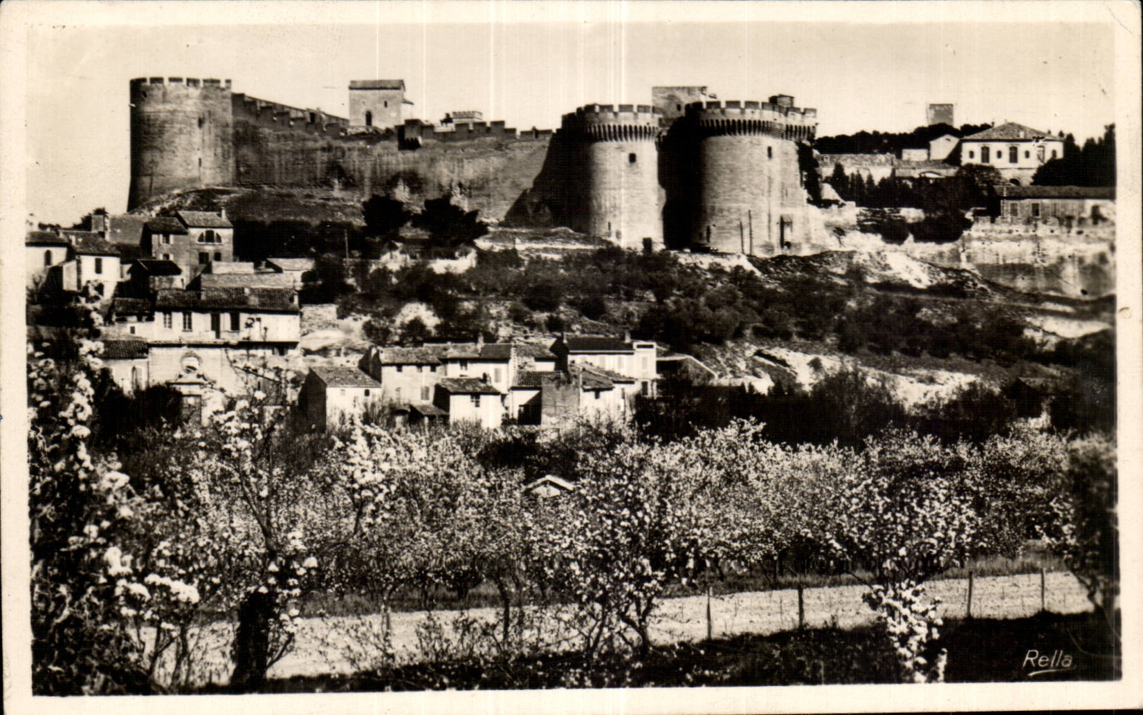 CPA Villeneuve Ies Avignon Gard Le Mont Andaon et le Fort St Andre