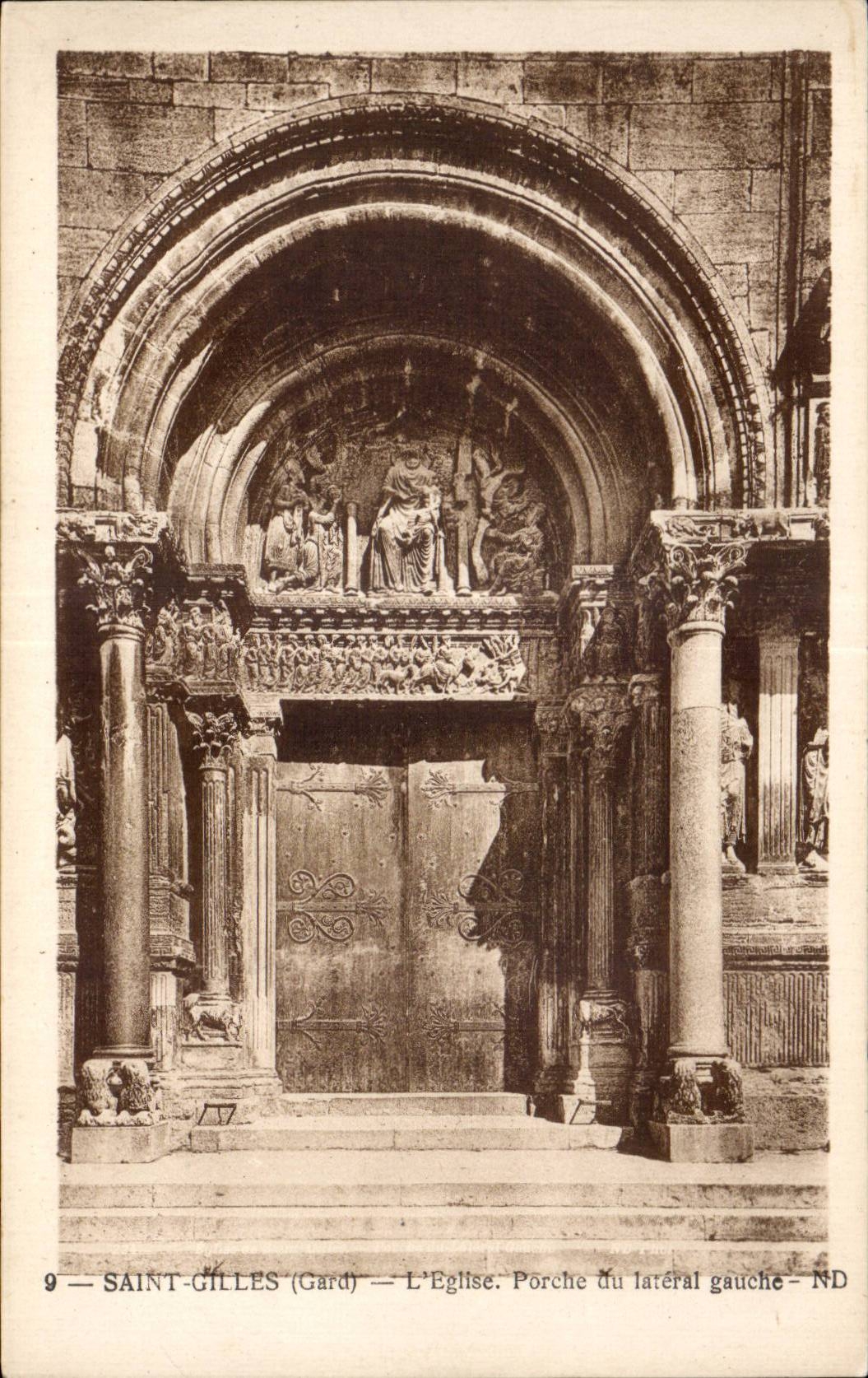 Saint-Gilles (Gard) — L'Église. Porche du latéral gauche — ND