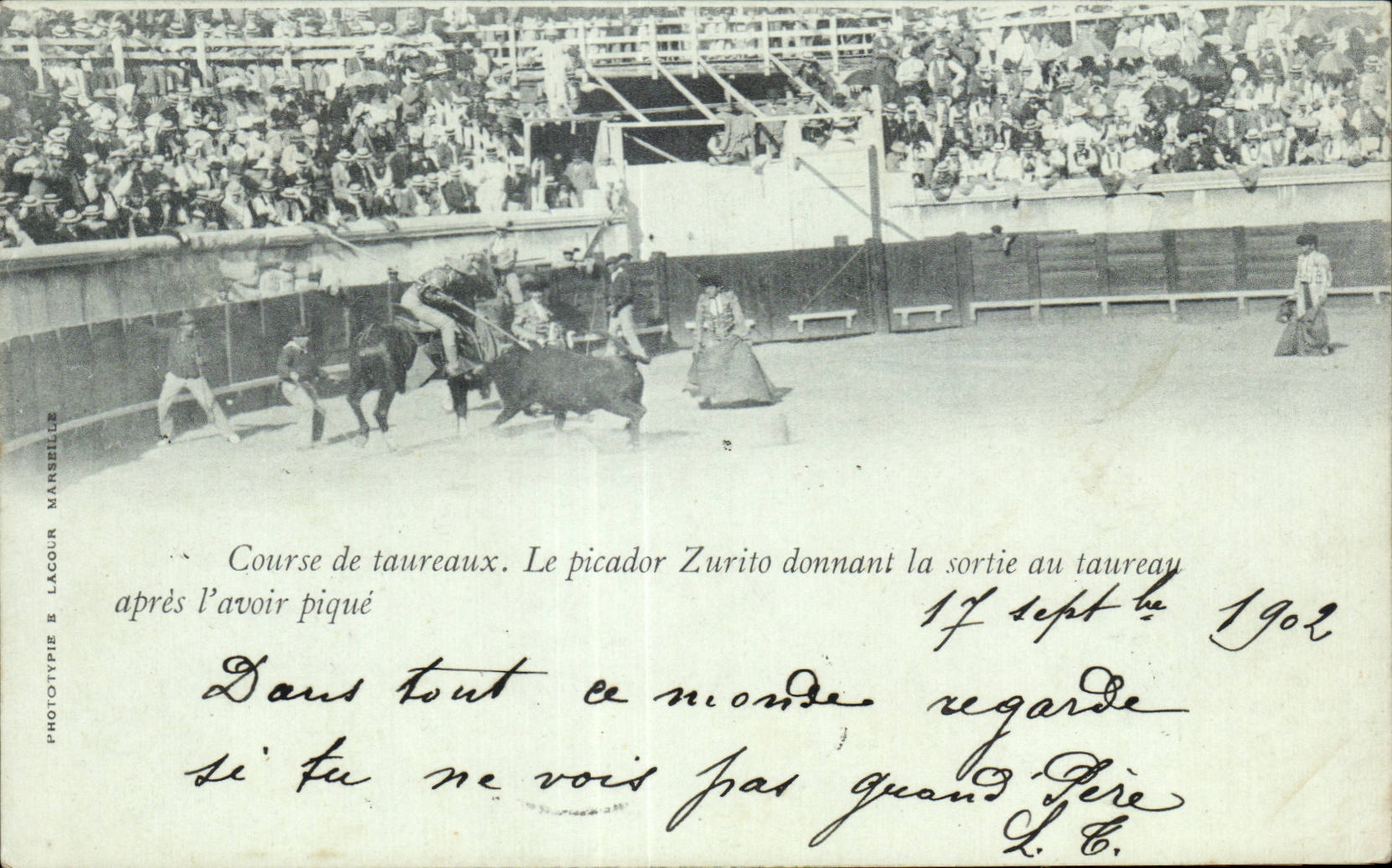 CPA Corrida Corse de taureaux Le picador Zurito donnant sortie au taureau apres I avoir pique