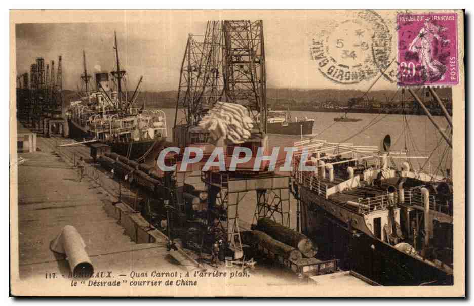 CPA Bordeaux Quai Carnot a l arriere plan Le Desirade coursier de Chine