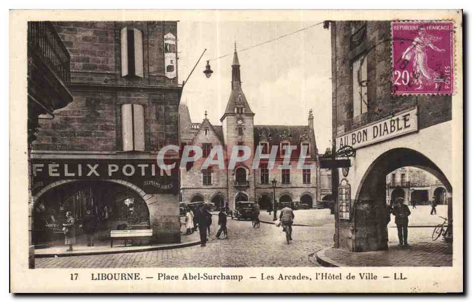 Libourne — Place Abel-Surchamp — Les Arcades, l'Hôtel de Ville — LL.