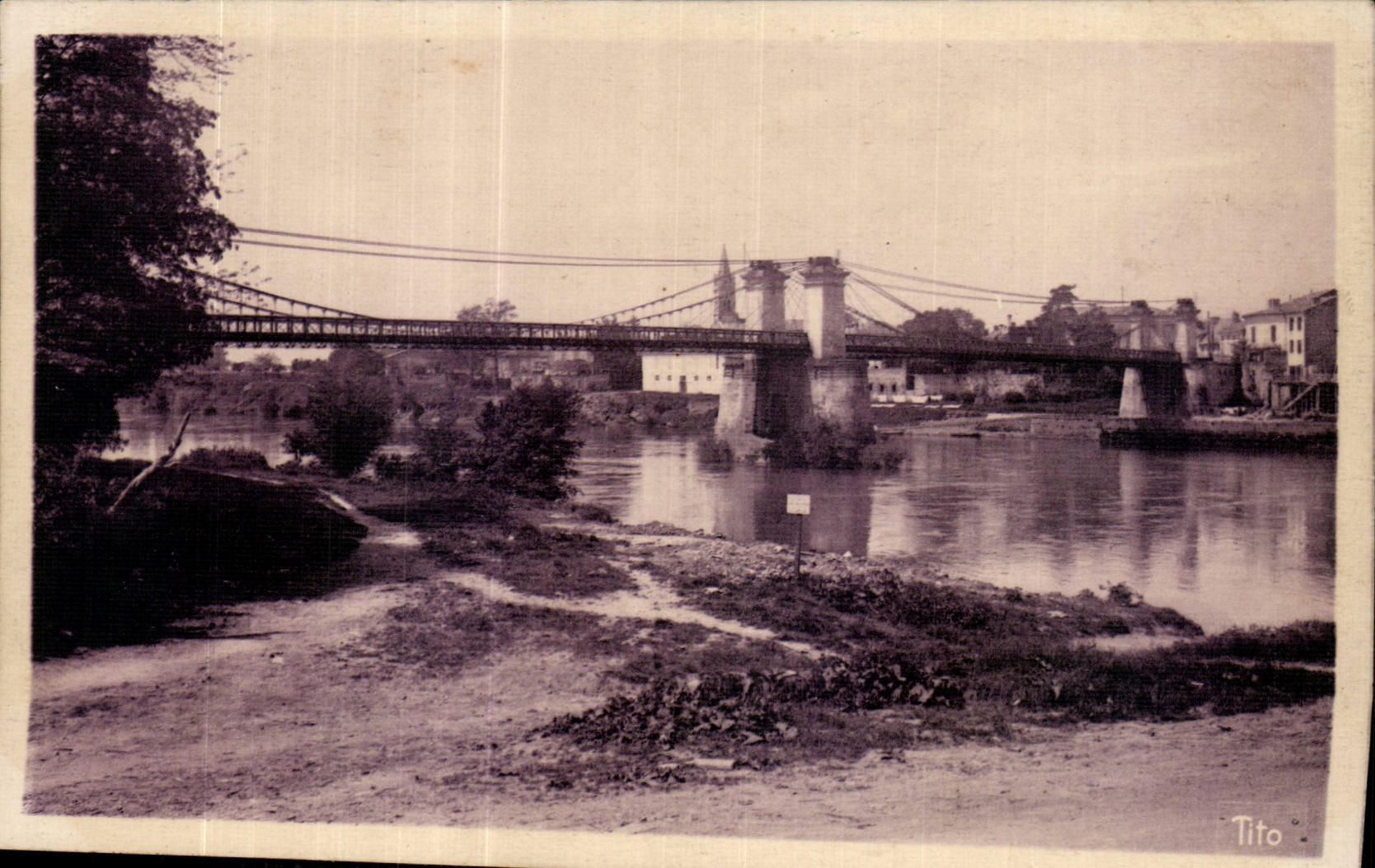 Sainte-Foy-la-Grande — Le Pont Suspendu — Éditeur Tito, n°33