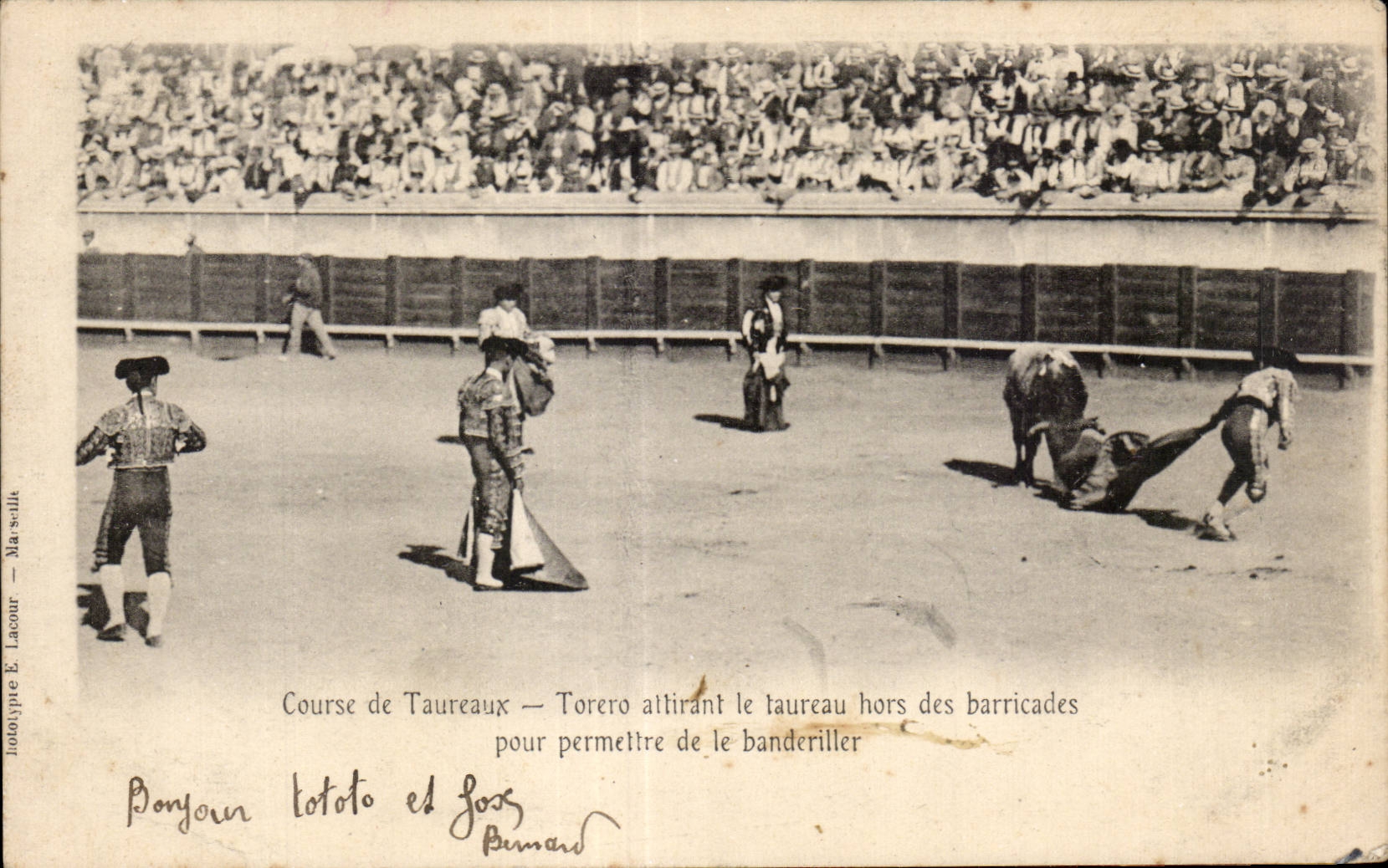 Course de Taureaux — Torero attirant le taureau hors des barricades — E. Lacour — Marseille