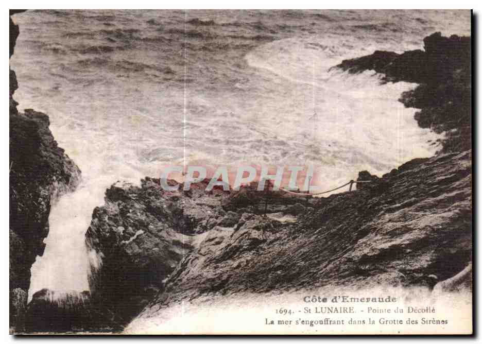 Côte d'Emeraude - Pointe du Décollé - La mer s'engouffrant dans la Grotte des Sirènes