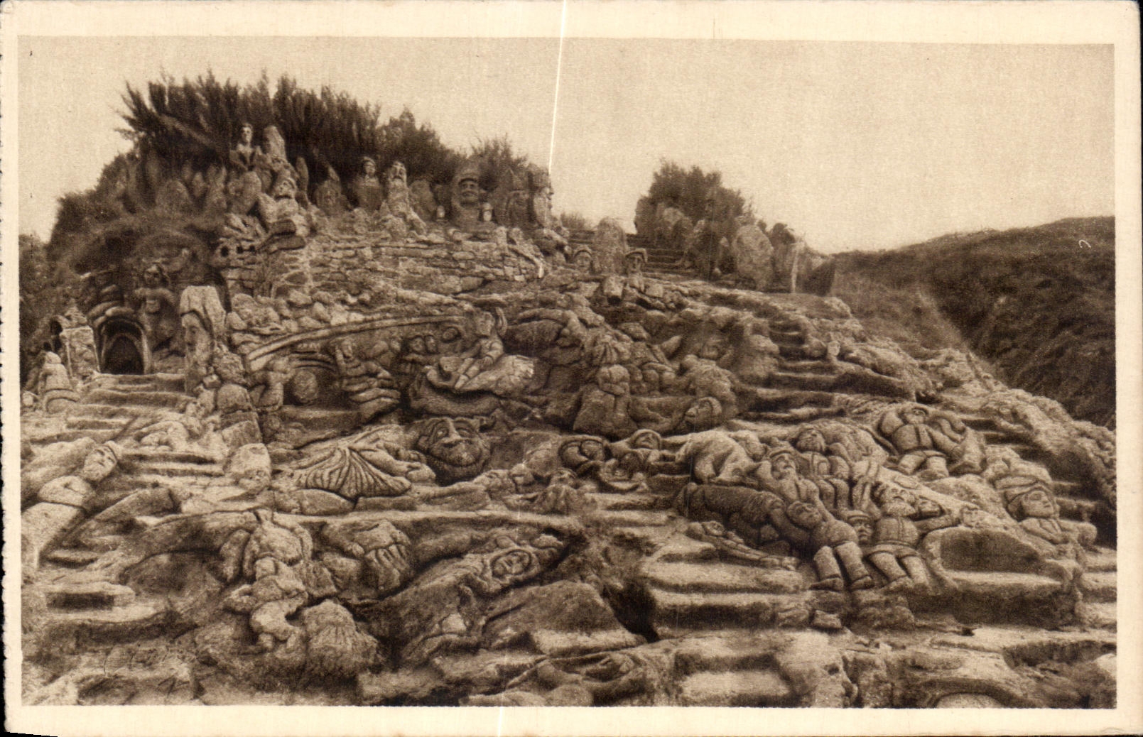 Côte d'Émeraude - ROTHÉNEUF (I.-et-V.) — Les Rochers Sculptés - Face à la Mer — Édition H. ROTHÉNEUF