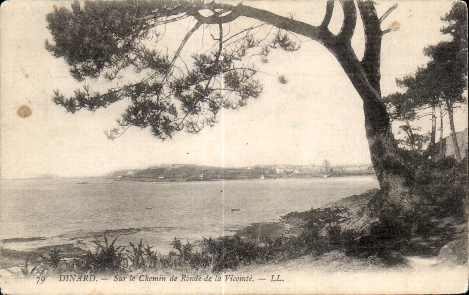 Dinard — Sur le Chemin de Ronde de la Vicomté — LL.