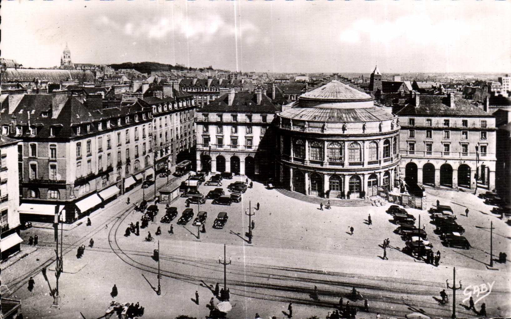 Rennes (Ille-et-Vilaine) — Place de la Mairie et du Théâtre — Éditions Caby, n°35