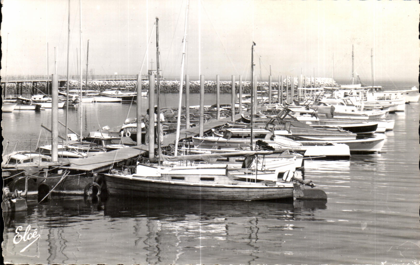 Le Port de Plaisance — Arcachon (Gironde) — Chataigneaux