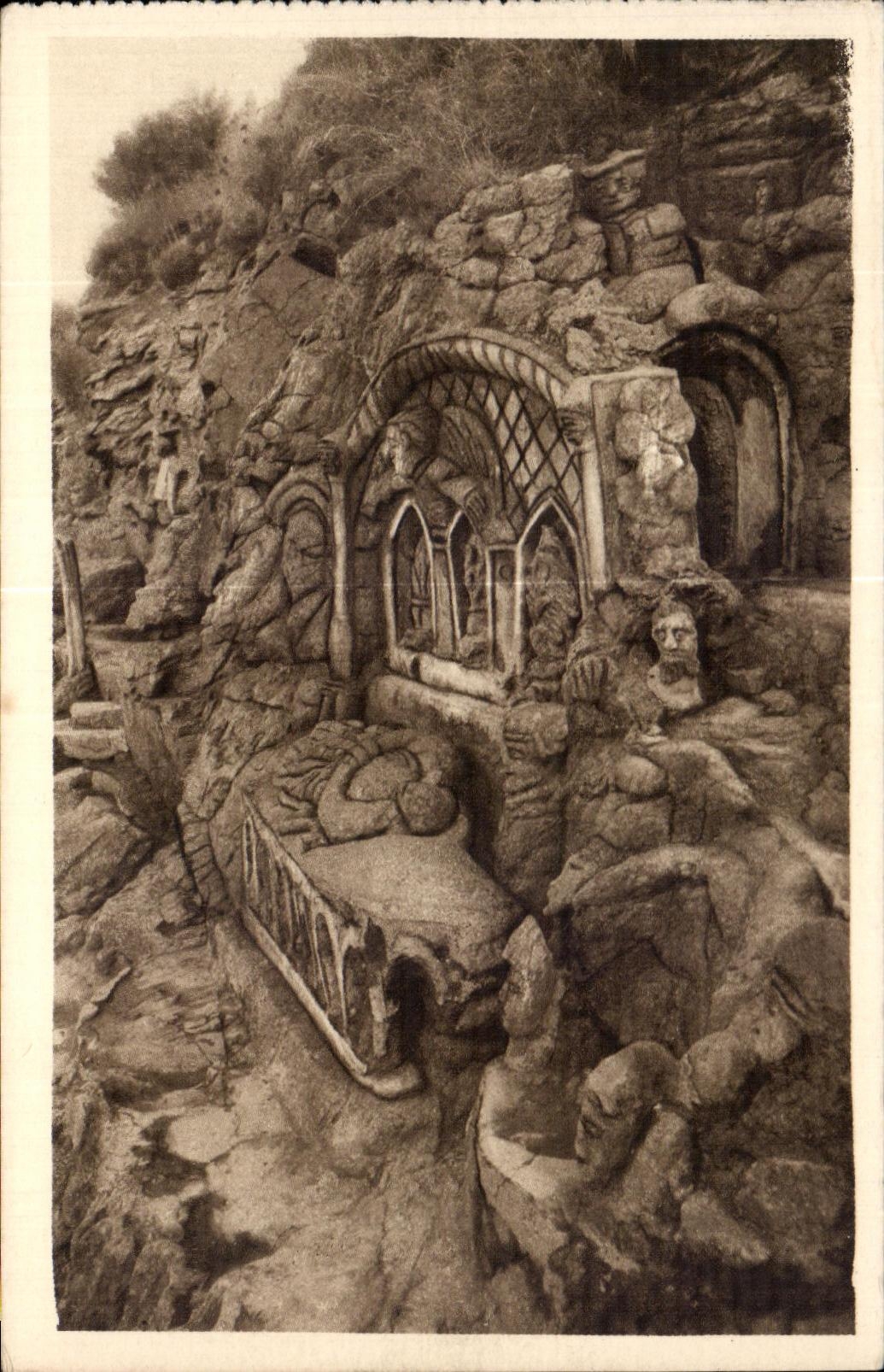 Les Rochers Sculptés — Le Tombeau de Saint-Budoc — Côte d’Émeraude, ROTHÉNEUF (I.-et-V.)
