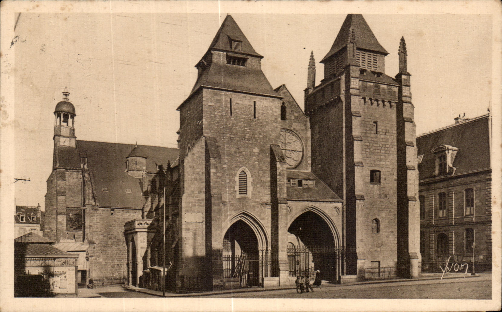 La Cathédrale Saint-Étienne — St-Brieuc (Côtes-du-Nord) — Éditeur Yvon, n° 7