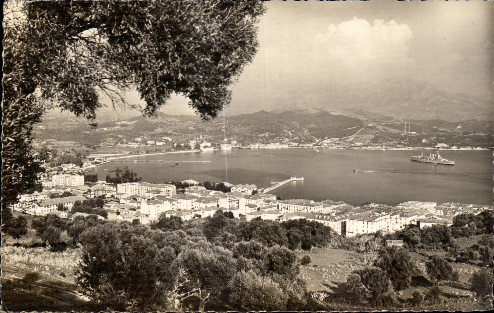 La Baie d'Ajaccio — vue générale — Editions « Wilco » 4 Avenue Fanny, Nice — n° 426